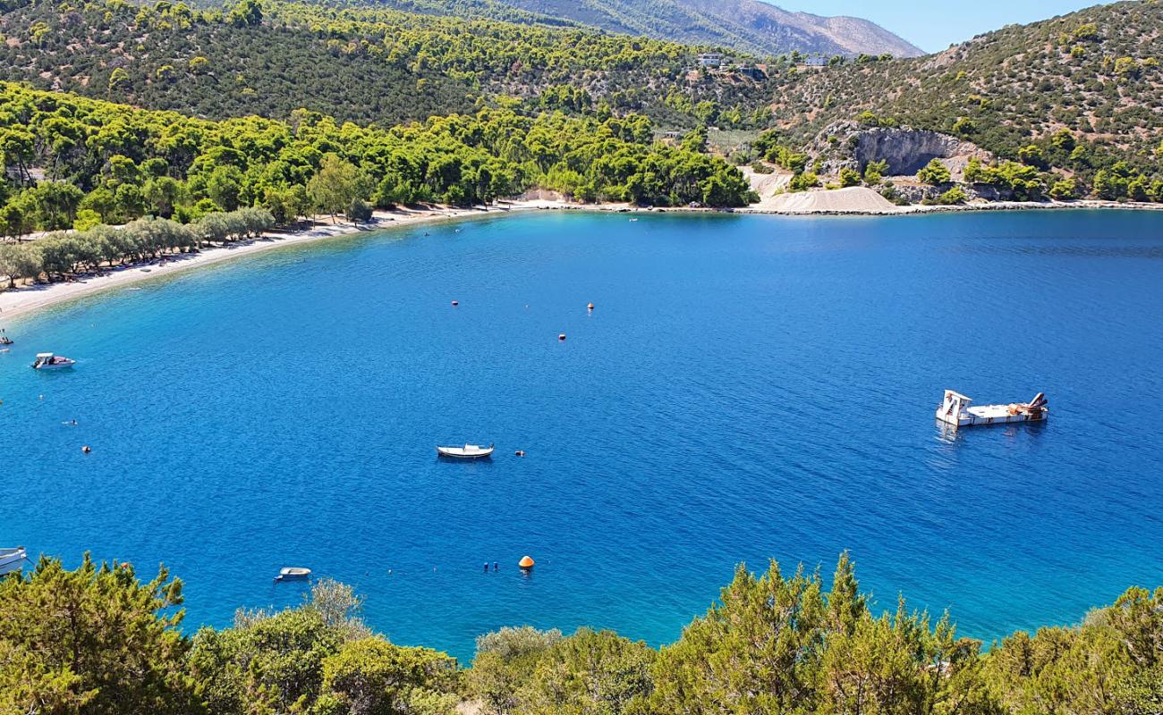 Lichnari beach'in fotoğrafı hafif ince çakıl taş yüzey ile