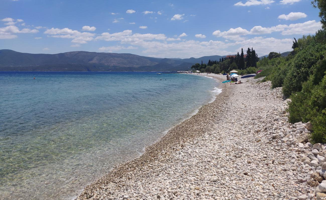 Paralia Kechrion III'in fotoğrafı bej çakıl yüzey ile