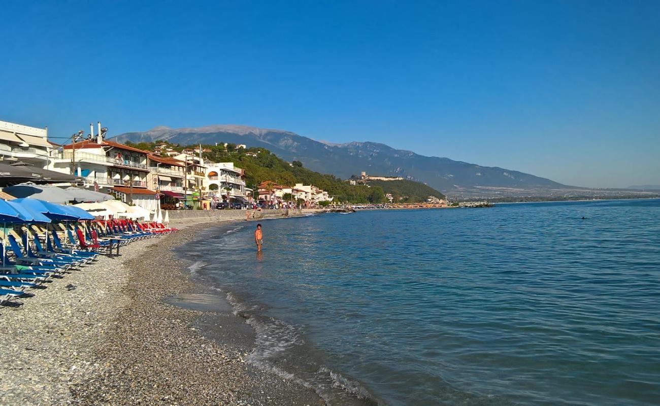 Platamon beach'in fotoğrafı gri kum ve çakıllar yüzey ile