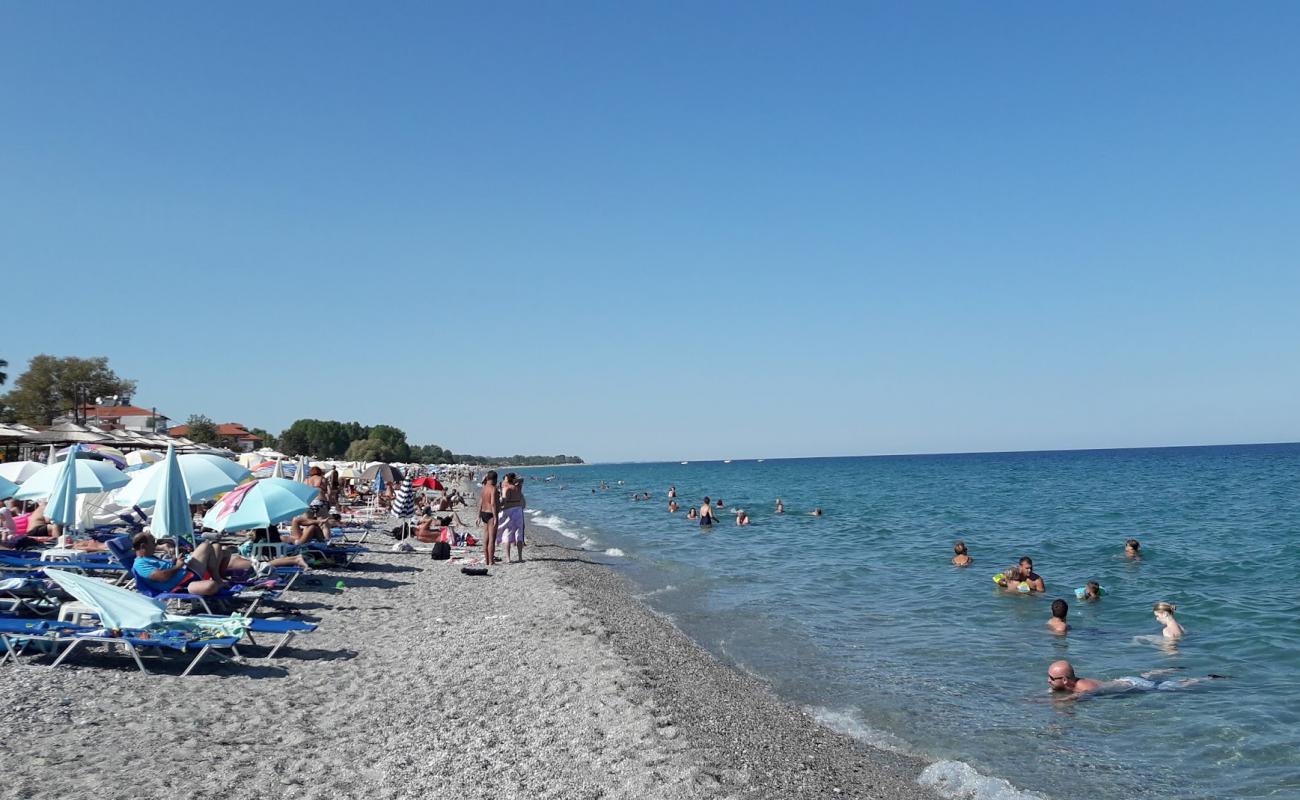 Leptokaria beach'in fotoğrafı gri kum ve çakıl yüzey ile