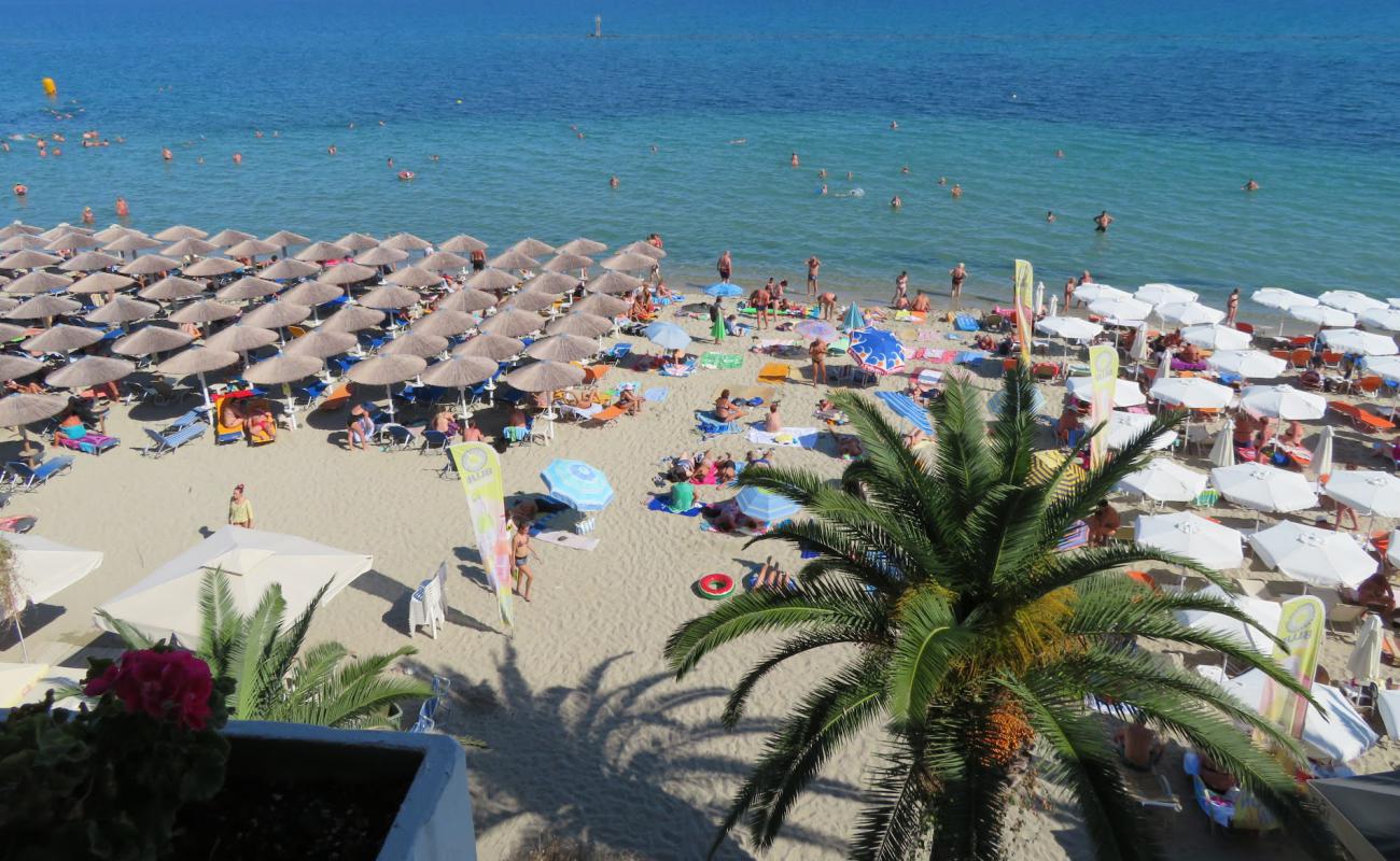 Nepheli beach'in fotoğrafı gri kum yüzey ile