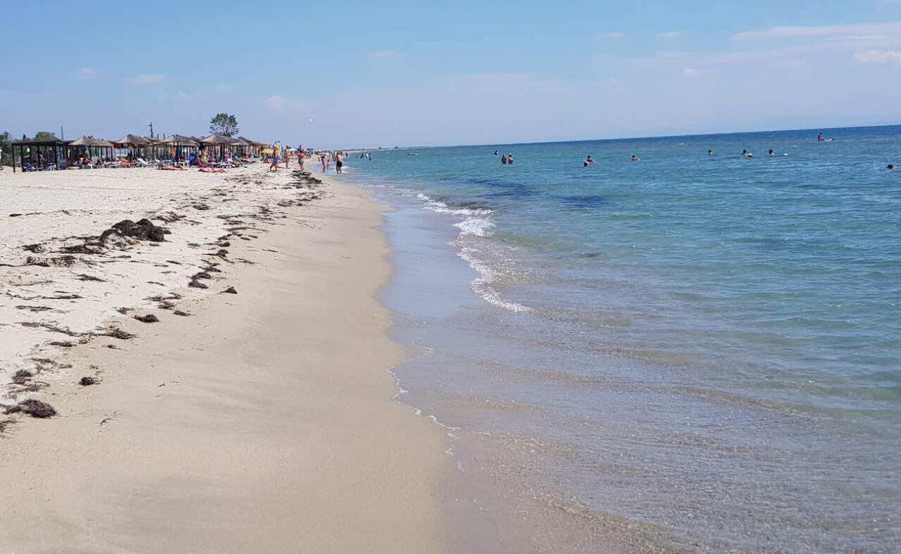 Korinos beach'in fotoğrafı i̇nce bej kum yüzey ile