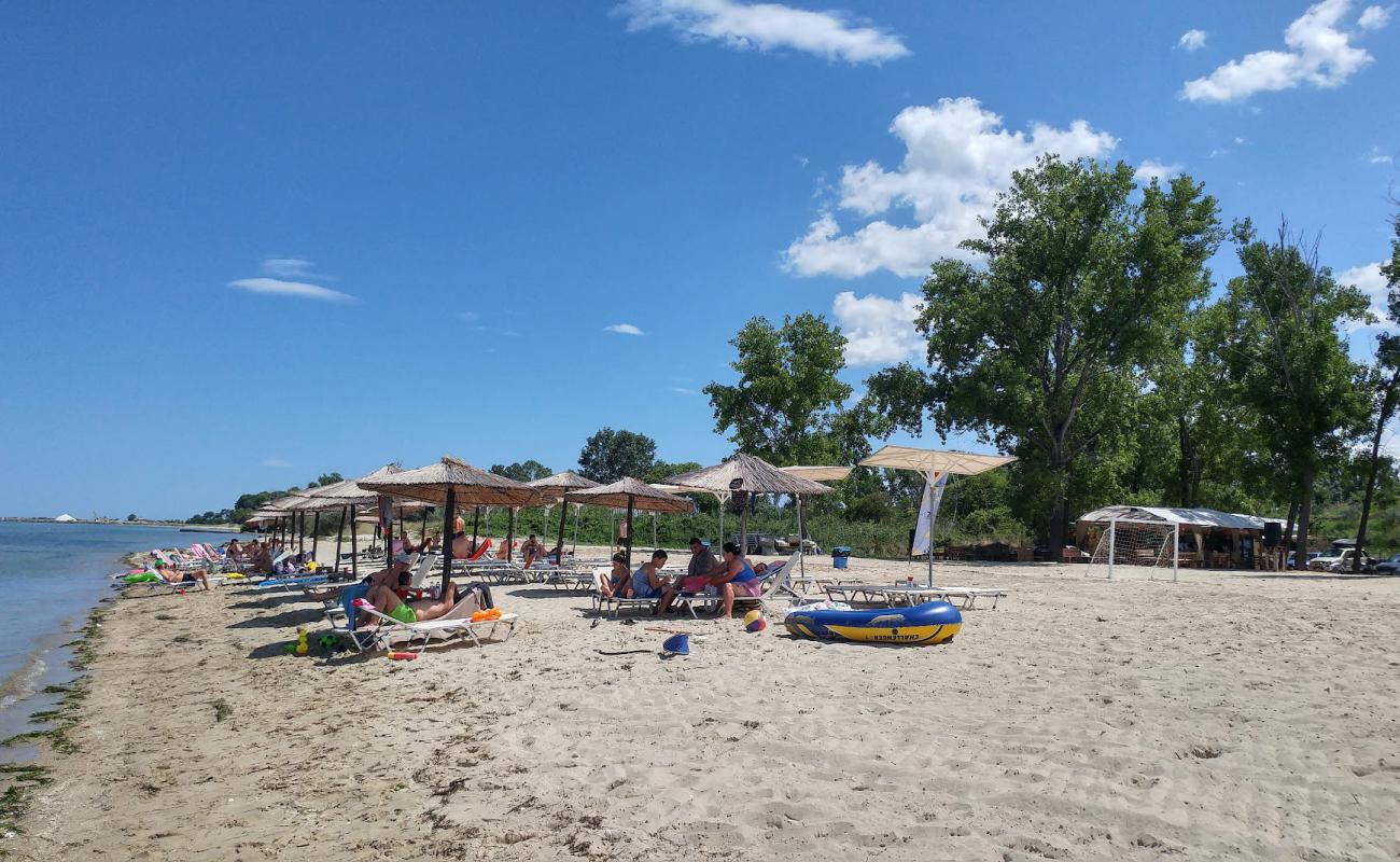 Alyki beach'in fotoğrafı parlak kum yüzey ile