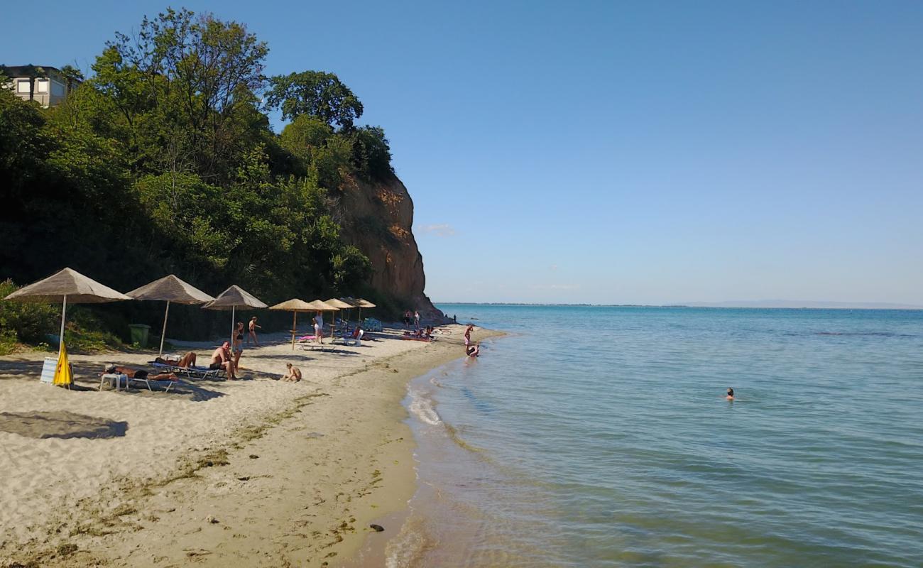 Agiannis beach'in fotoğrafı gri kum yüzey ile