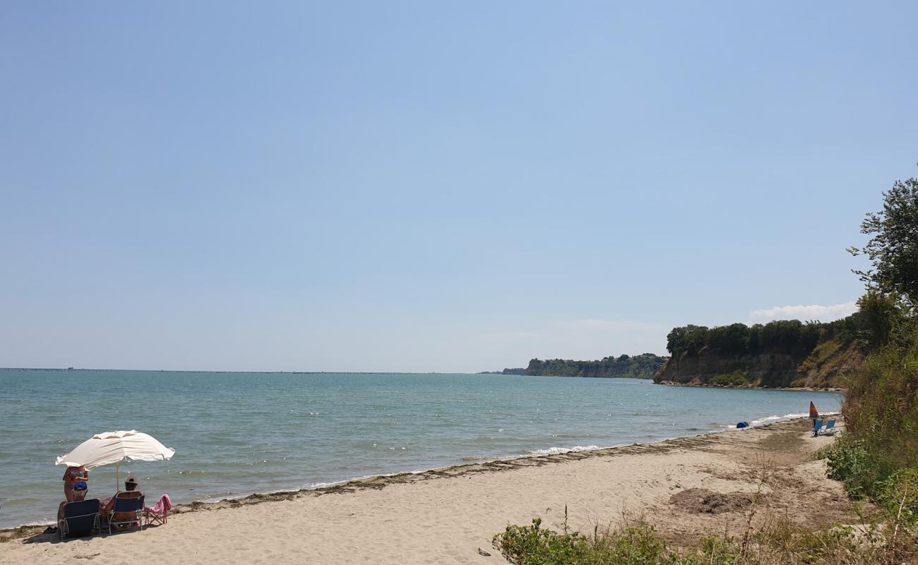 Agiannis beach II'in fotoğrafı gri kum yüzey ile