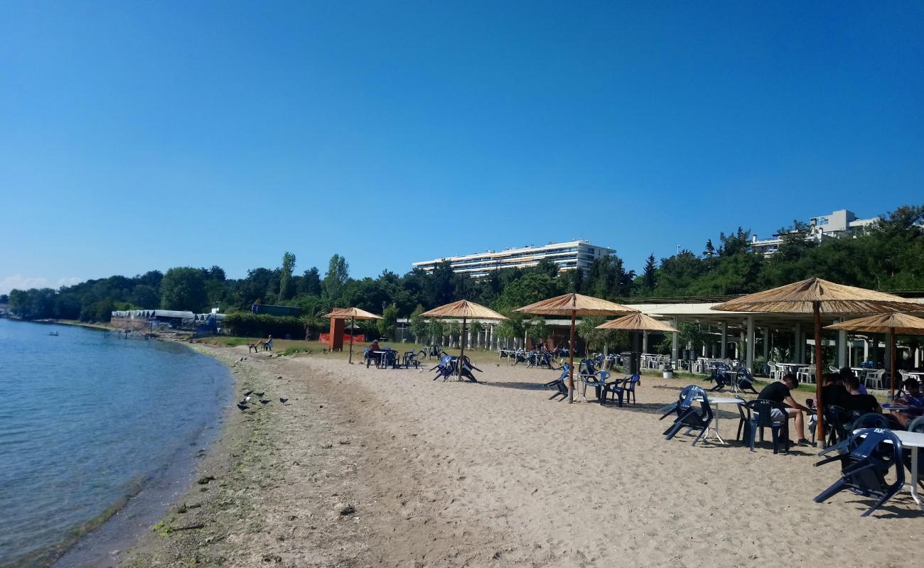 Aretsou beach'in fotoğrafı kahverengi kum yüzey ile