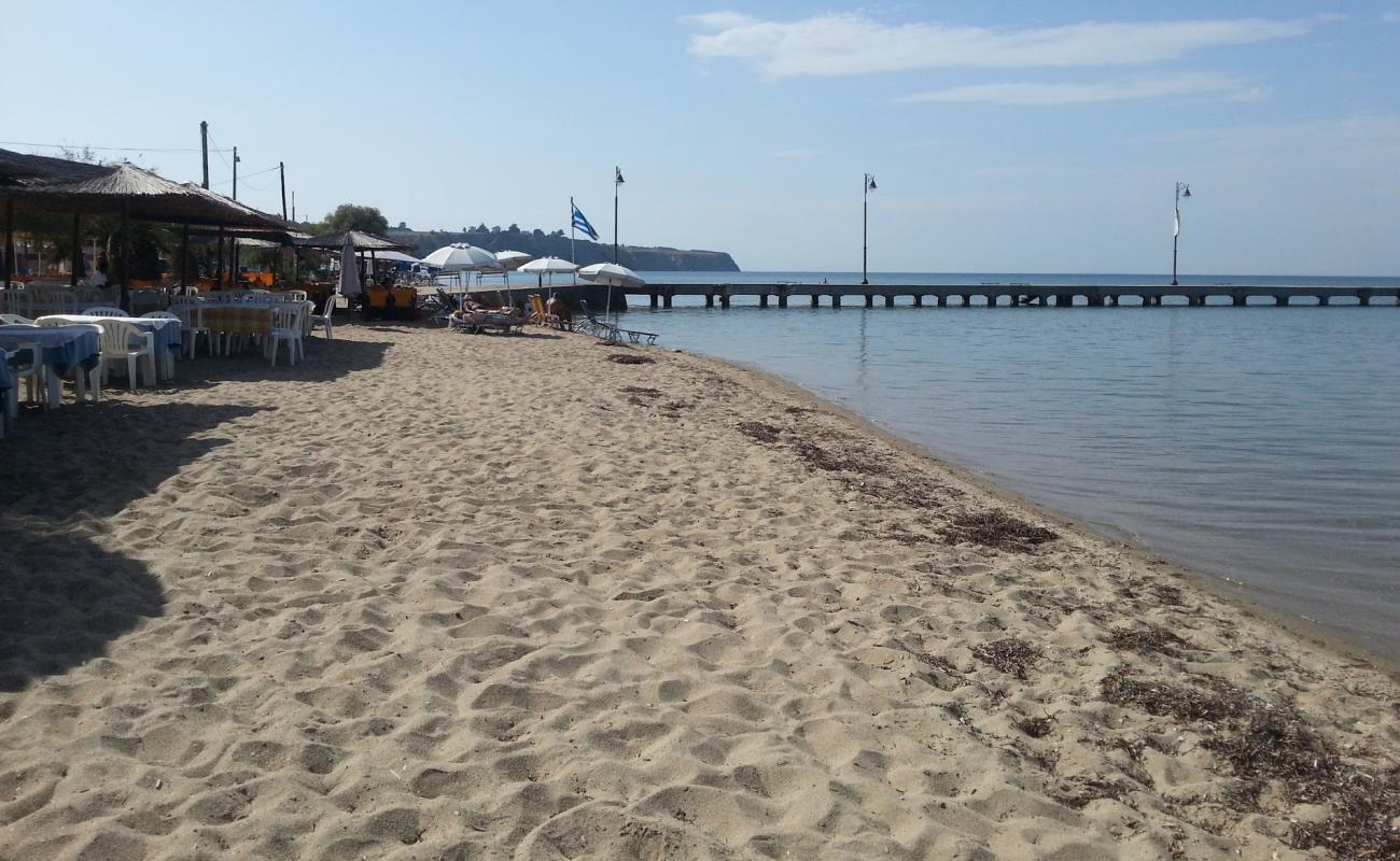 Agia Triada beach II'in fotoğrafı parlak kum yüzey ile