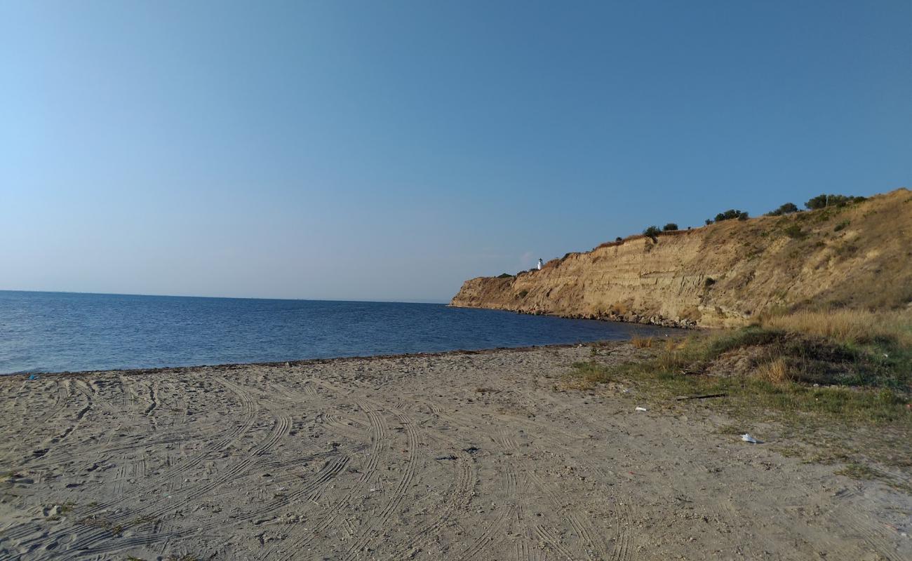 Caldera beach'in fotoğrafı siyah kum ve çakıl yüzey ile