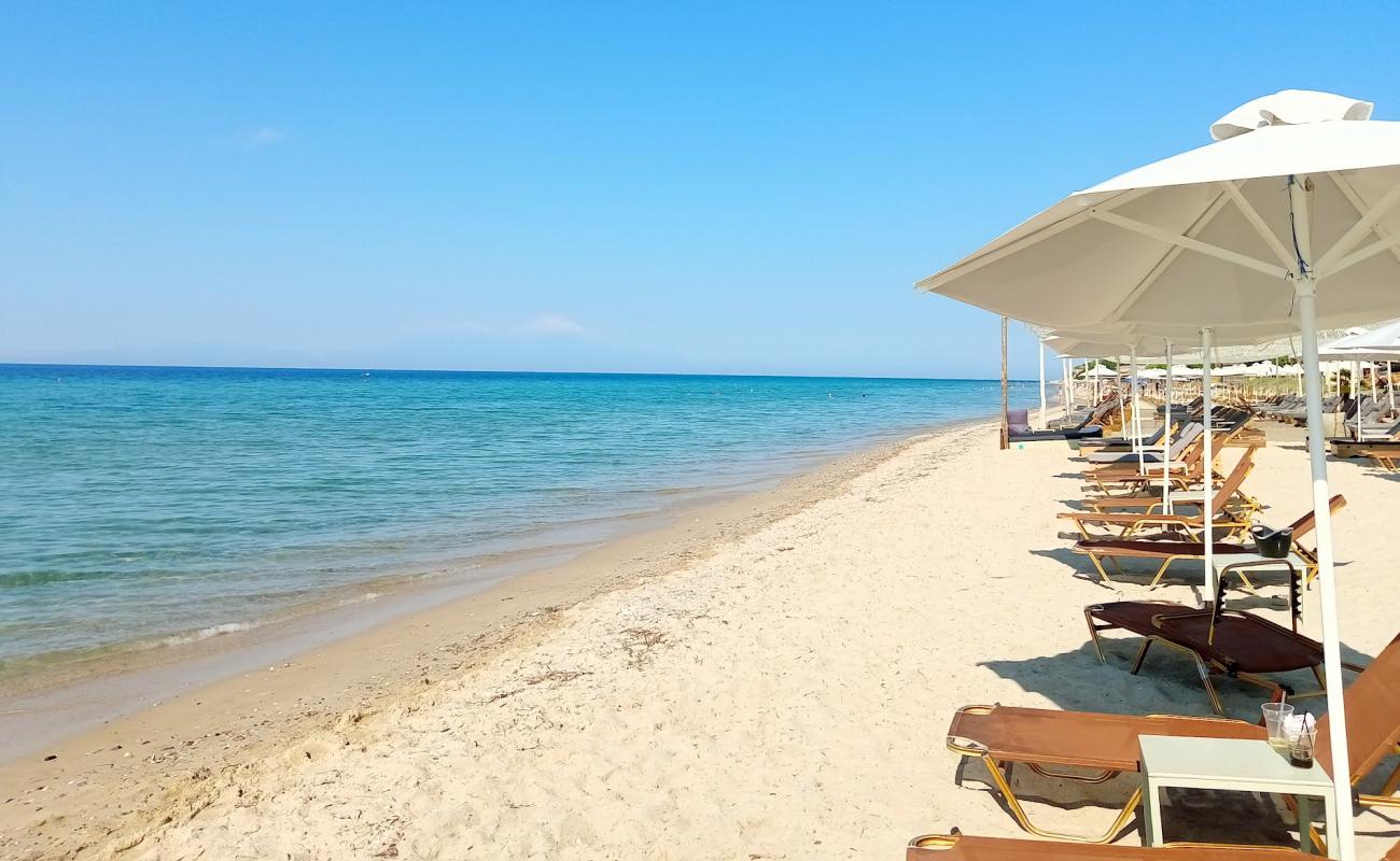 Flogita beach'in fotoğrafı parlak kum yüzey ile