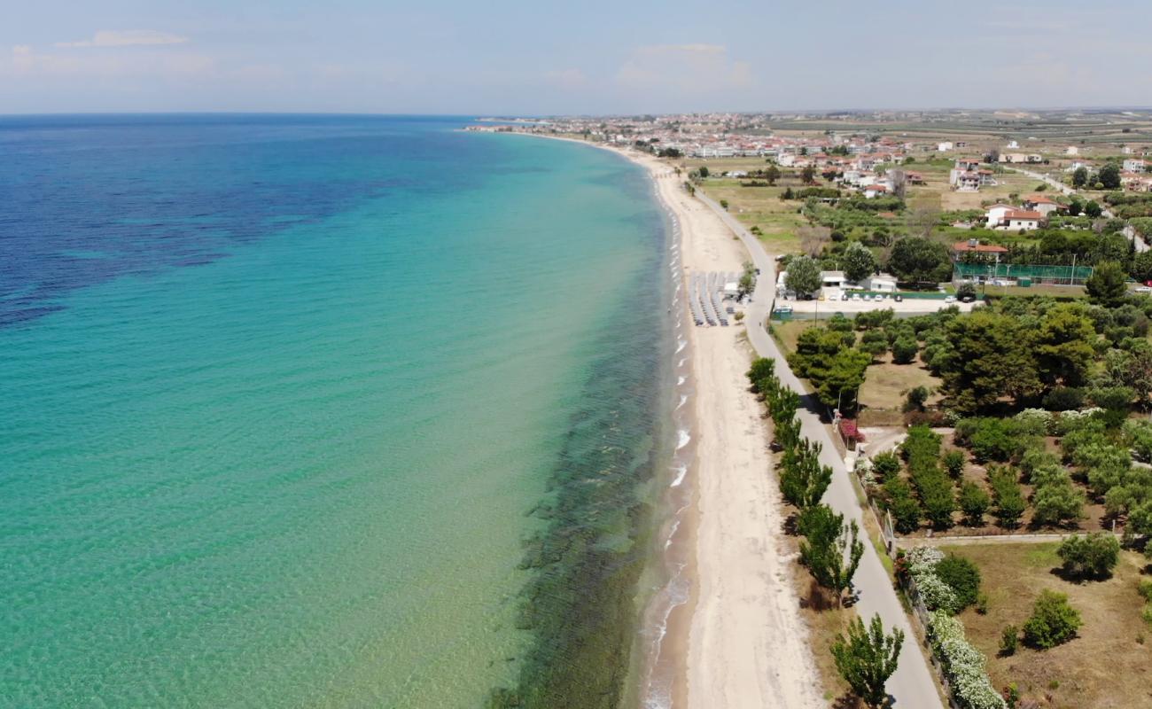 Nea Moudania'in fotoğrafı açık bej kum yüzey ile