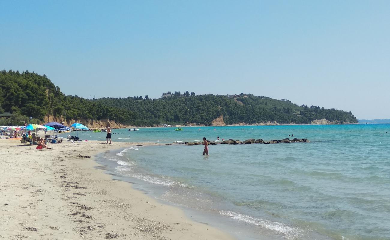 Andrea beach'in fotoğrafı bej kum ve çakıl yüzey ile