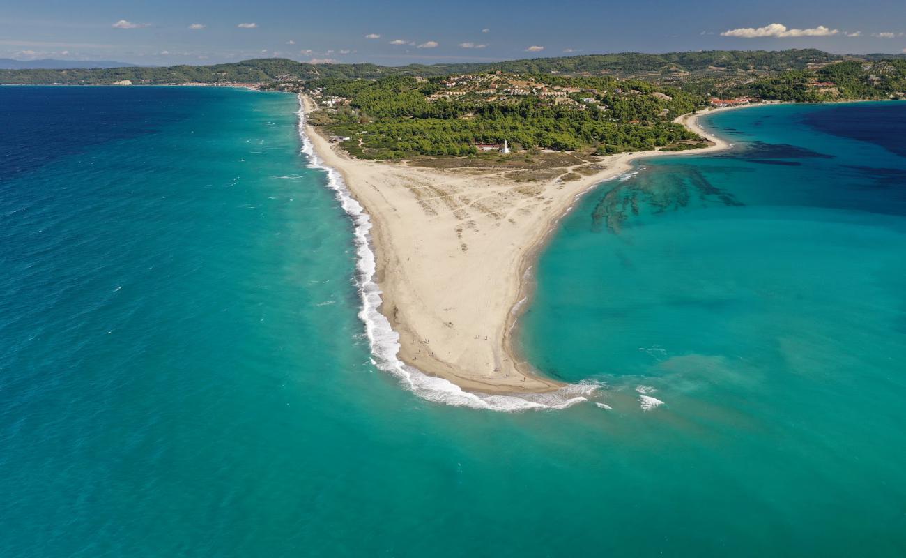 Possidi plajı'in fotoğrafı parlak kum yüzey ile