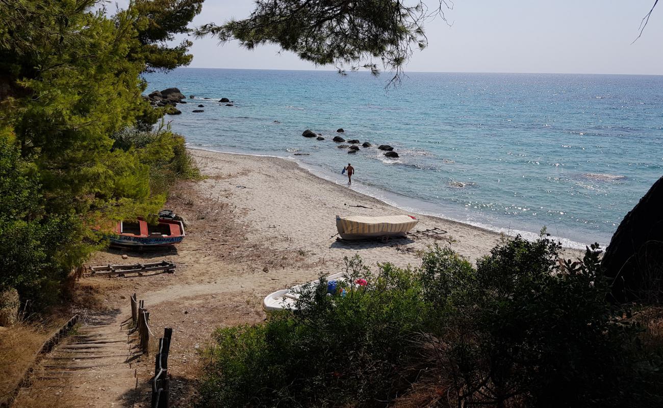 Kalandra beach'in fotoğrafı çakıl ile kum yüzey ile