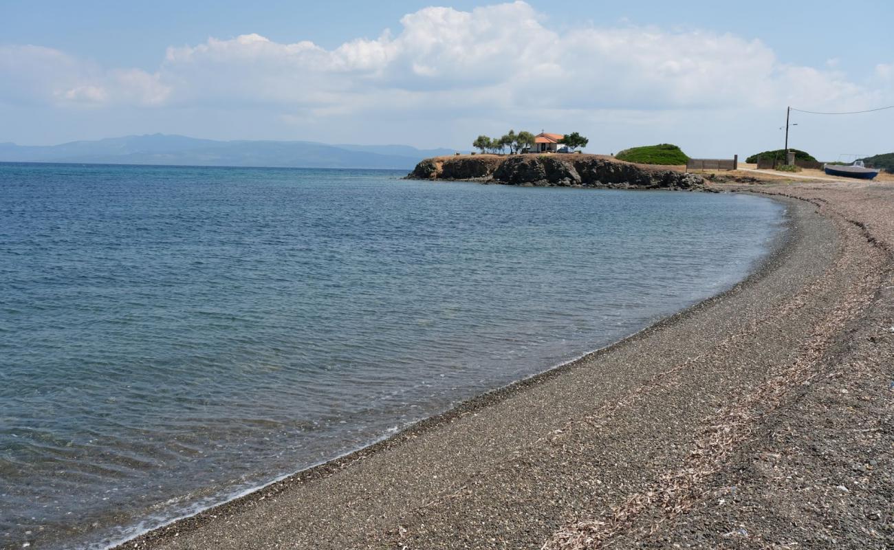 Agios Nikolaoh beach'in fotoğrafı gri çakıl taşı yüzey ile