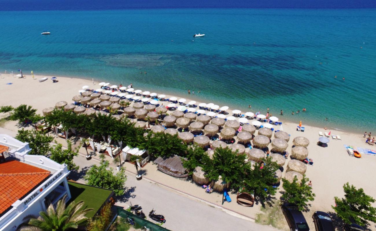 Pefkochori beach'in fotoğrafı açık bej kum yüzey ile