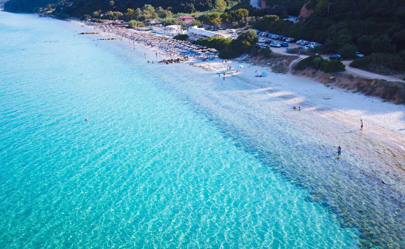 Athytos beach'in fotoğrafı parlak kum yüzey ile