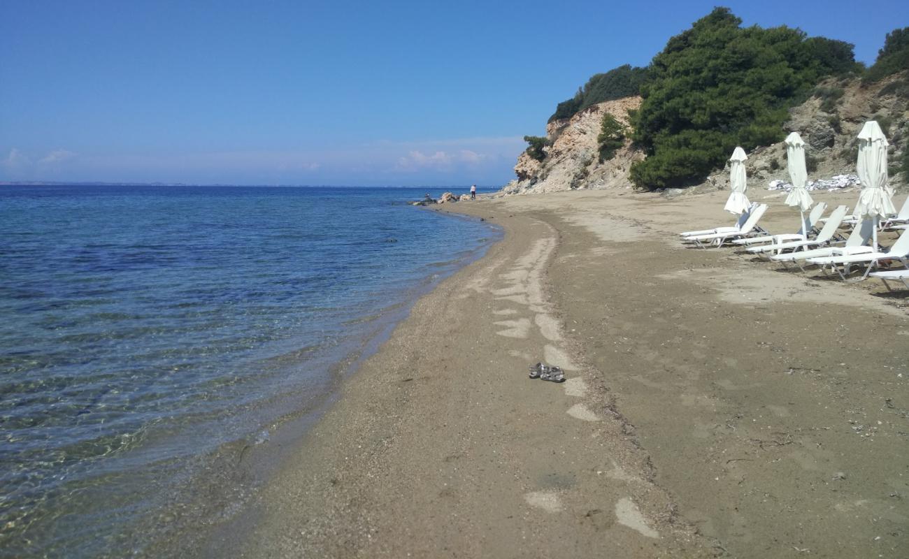 Kaloeros beach'in fotoğrafı parlak kum yüzey ile