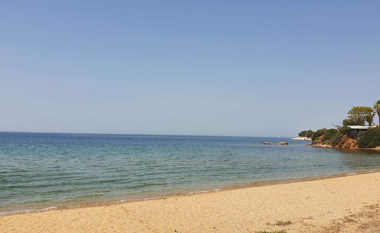 Kastri beach II'in fotoğrafı siyah kum ve çakıllar yüzey ile