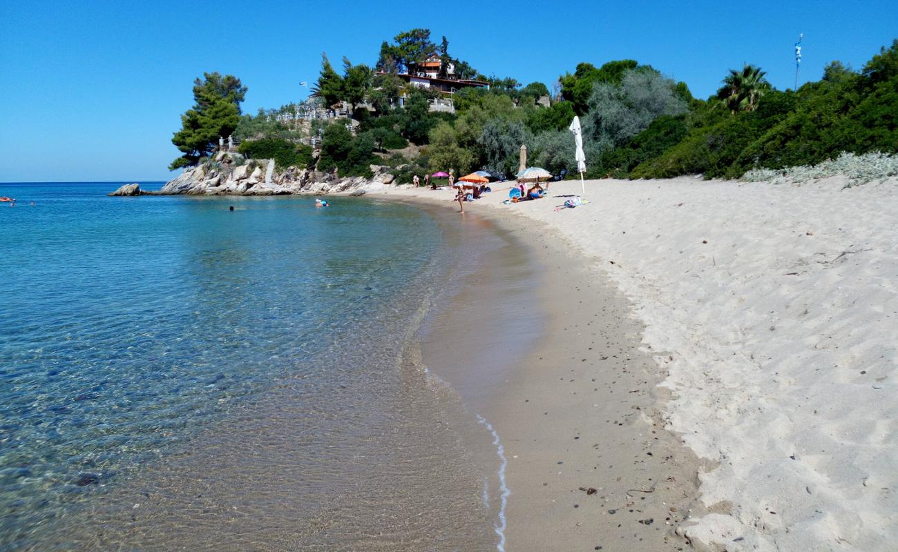 Spathies beach'in fotoğrafı parlak ince kum yüzey ile