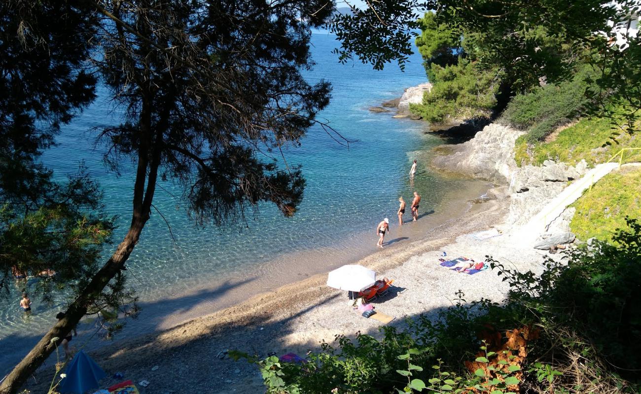 Marmaras beach II'in fotoğrafı bej kum ve çakıl yüzey ile