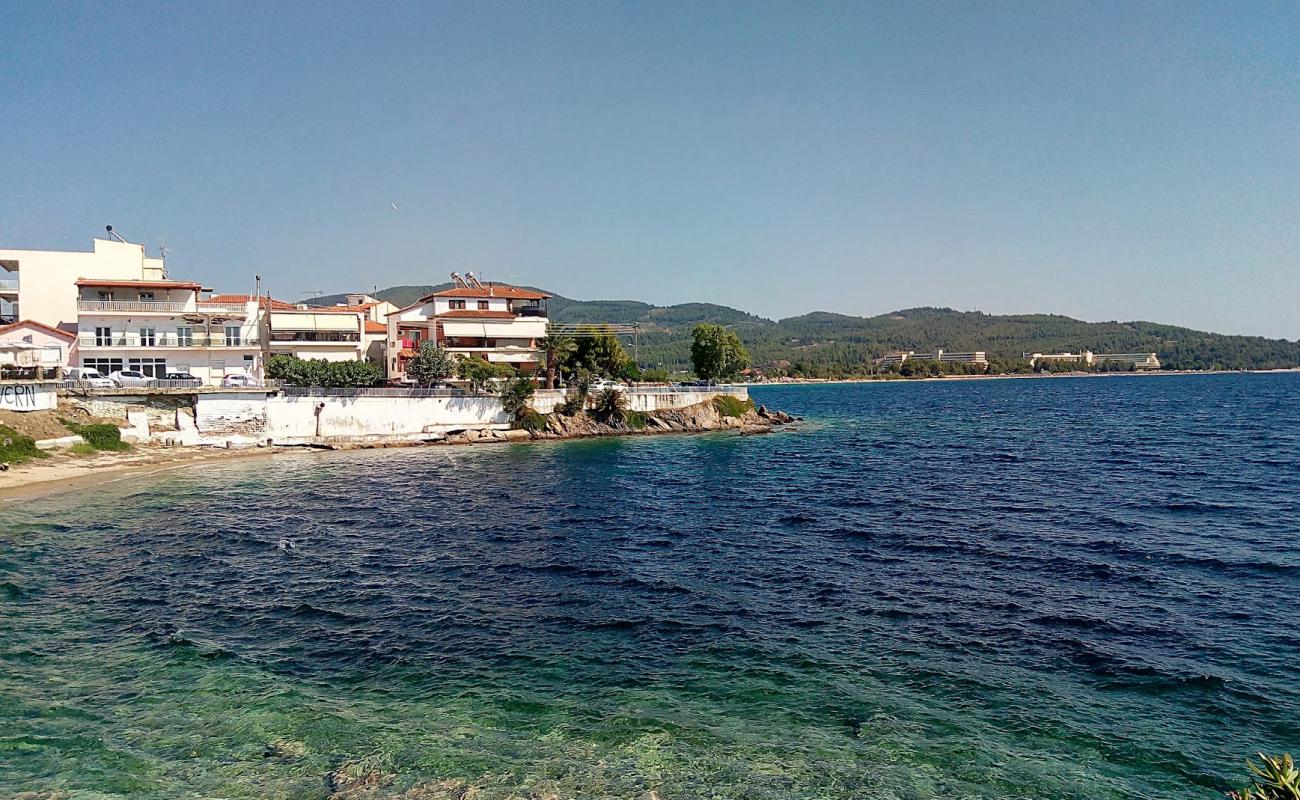 N.Marmaras beach II'in fotoğrafı i̇nce kahverengi kum yüzey ile