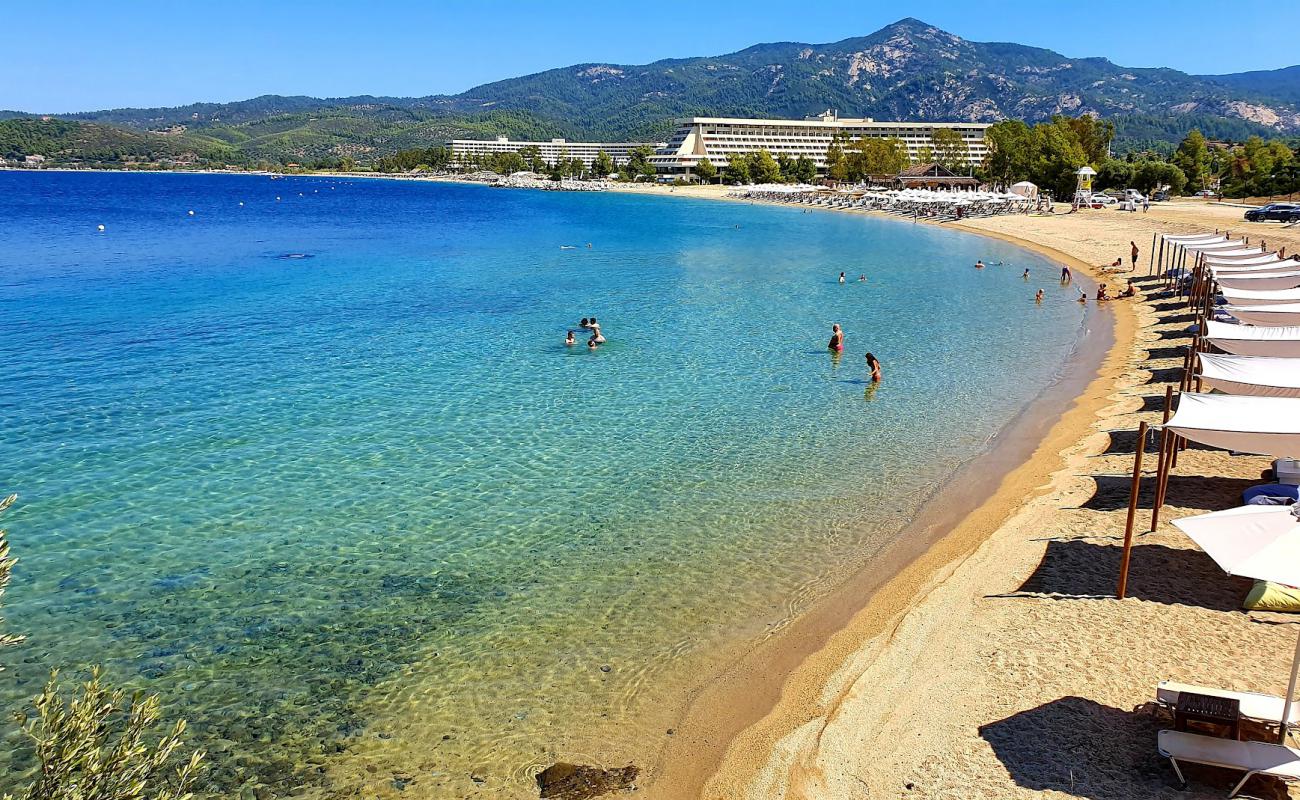 Kohi beach'in fotoğrafı parlak kum yüzey ile