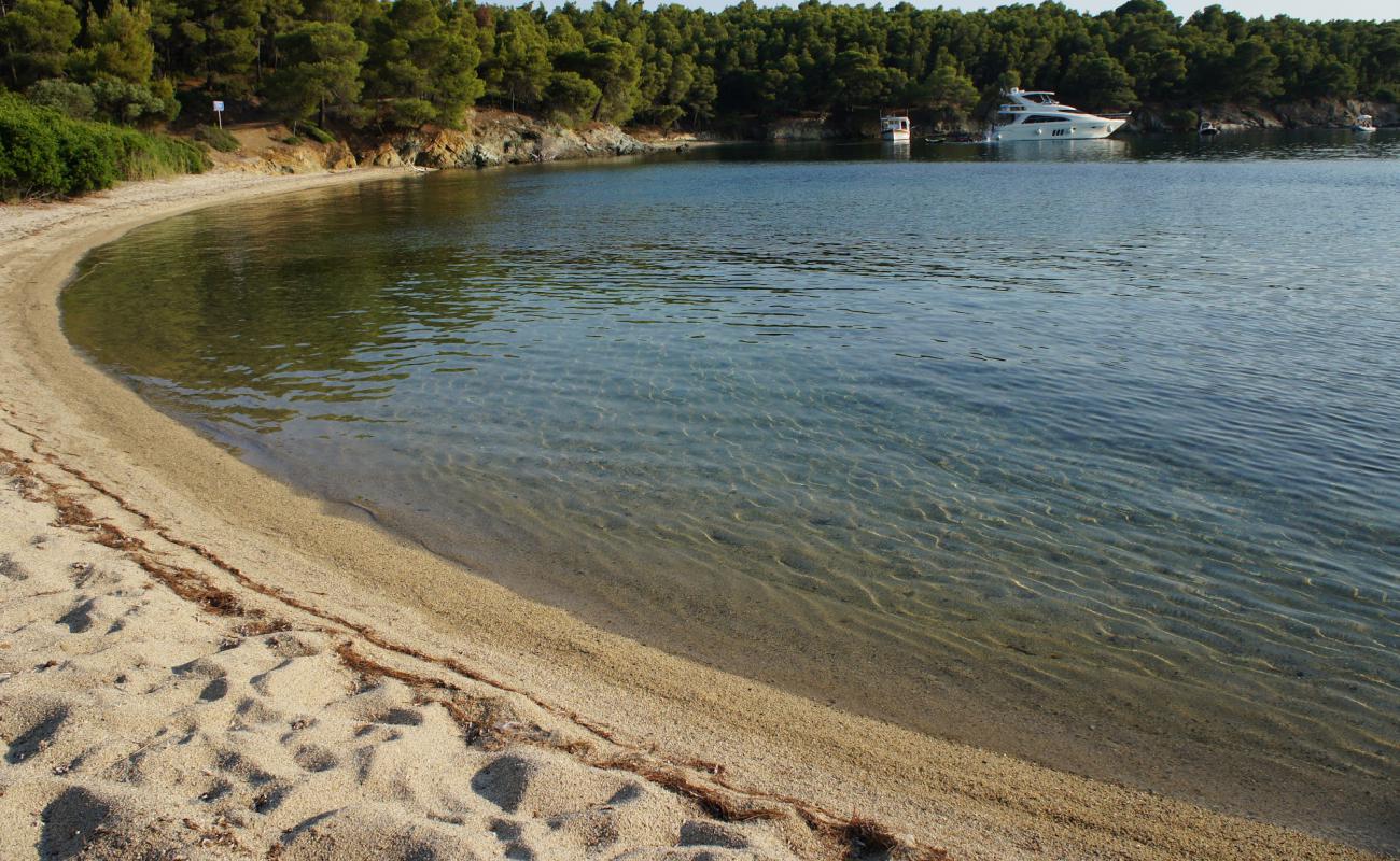 Agios Kyriaki beach V'in fotoğrafı parlak kum yüzey ile