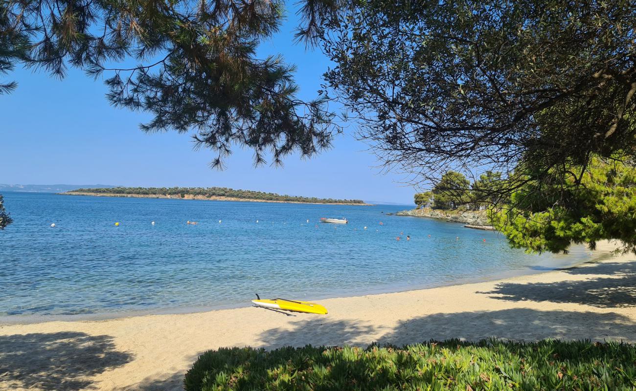 Areti beach'in fotoğrafı ve yerleşim