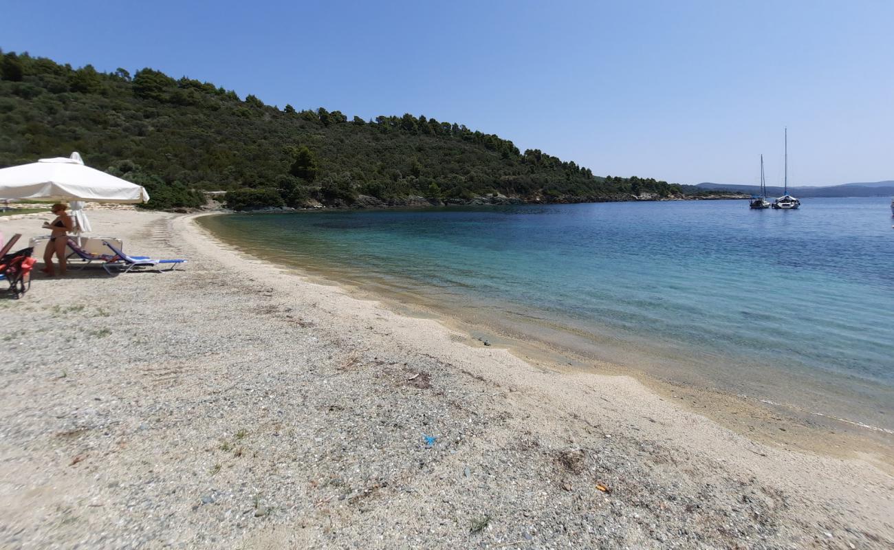 Likithos beach'in fotoğrafı parlak kum yüzey ile