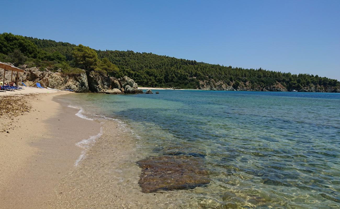 Azapiko beach'in fotoğrafı i̇nce bej kum yüzey ile