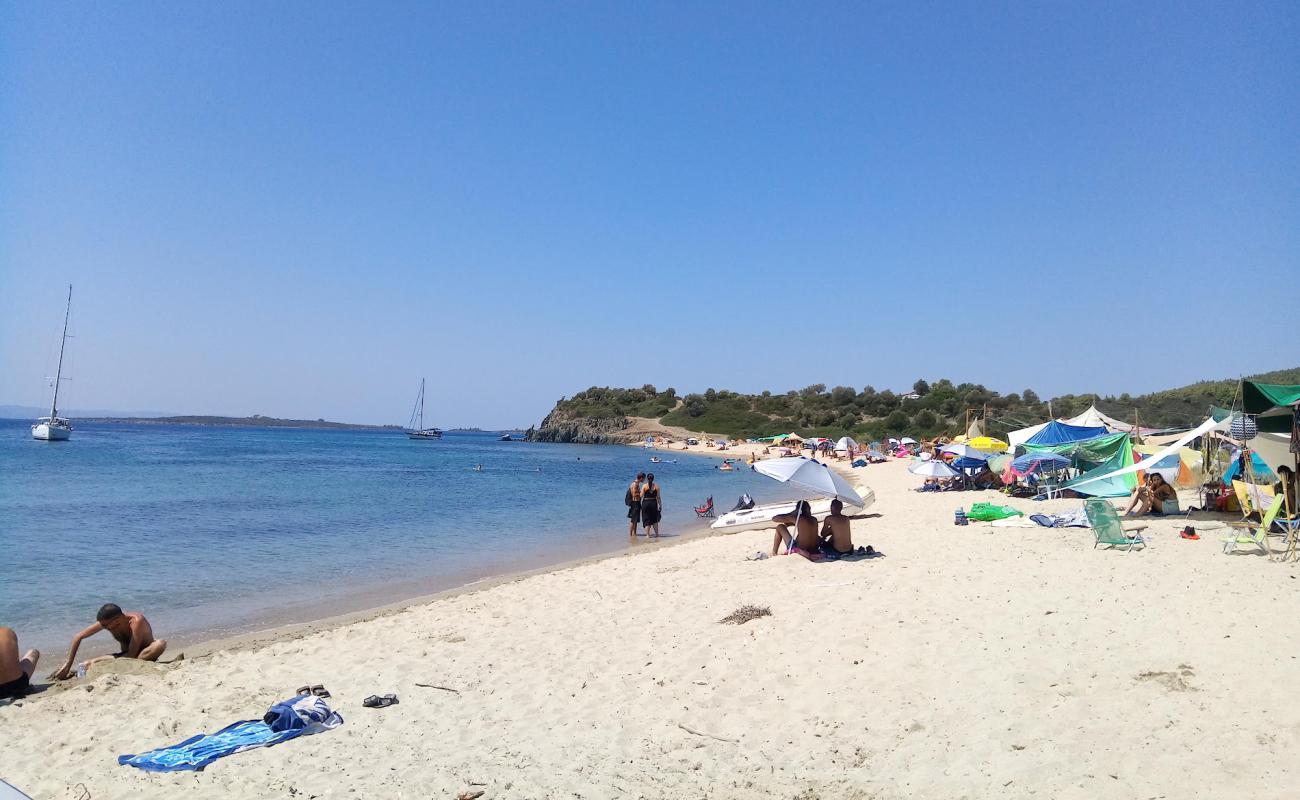 Azapiko beach V'in fotoğrafı kahverengi kum yüzey ile