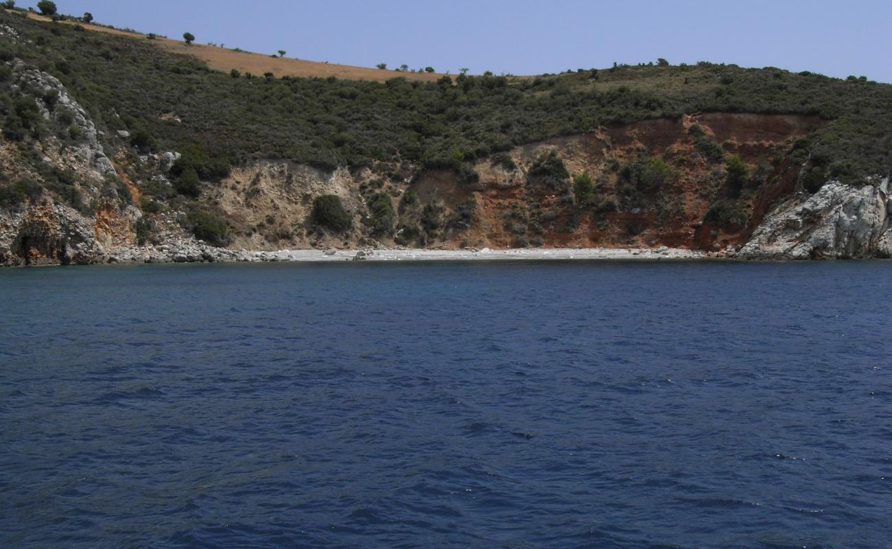 Marathias beach II'in fotoğrafı bej kum ve kayalar yüzey ile