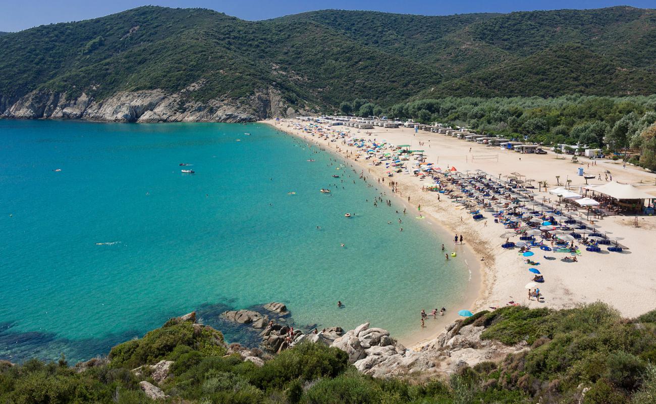 Thalatta beach'in fotoğrafı parlak ince kum yüzey ile