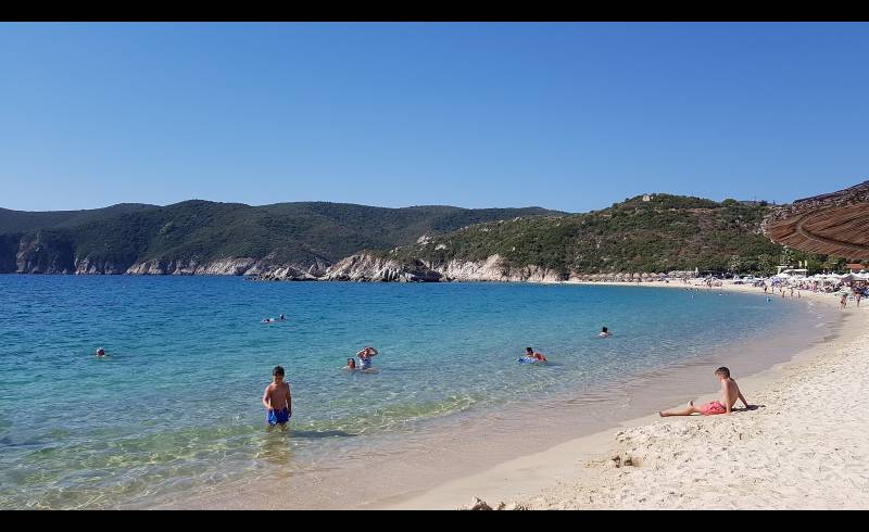 Kalamitsi Beach'in fotoğrafı i̇nce bej kum yüzey ile