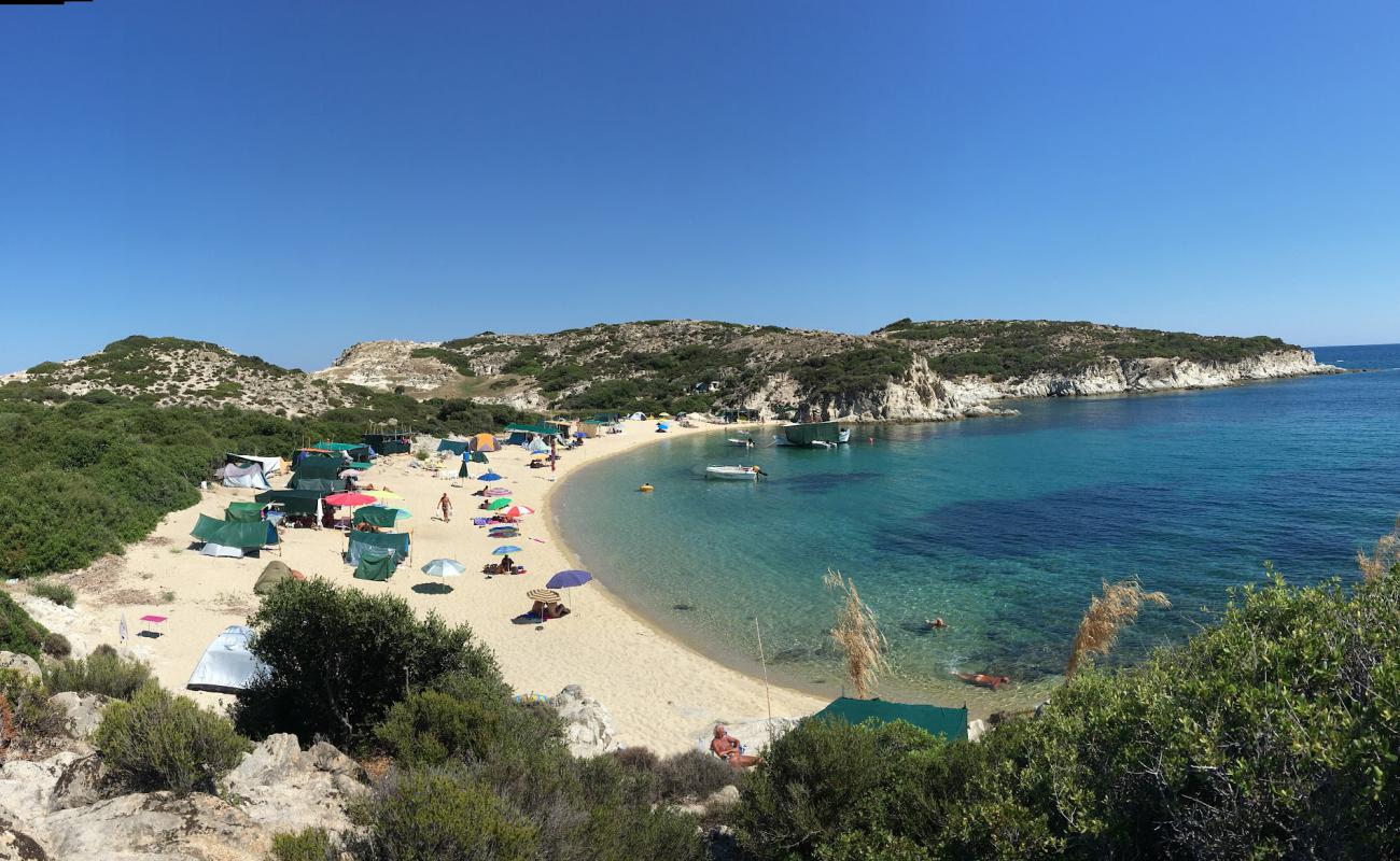 Kalamitsi Beach II'in fotoğrafı açık bej kum yüzey ile