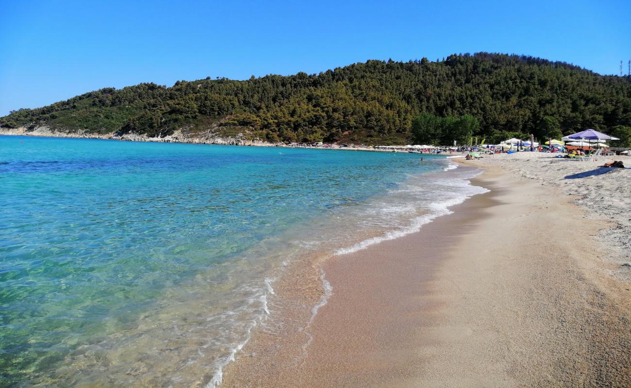 Platanitsi Beach'in fotoğrafı açık bej kum yüzey ile