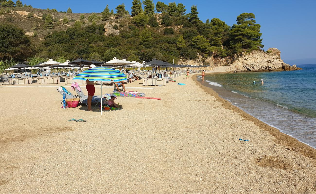 Oneiro Akti Plajı'in fotoğrafı parlak kum yüzey ile