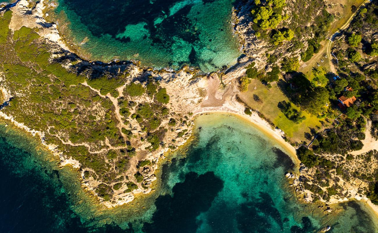 Latoura beach II'in fotoğrafı parlak kum yüzey ile