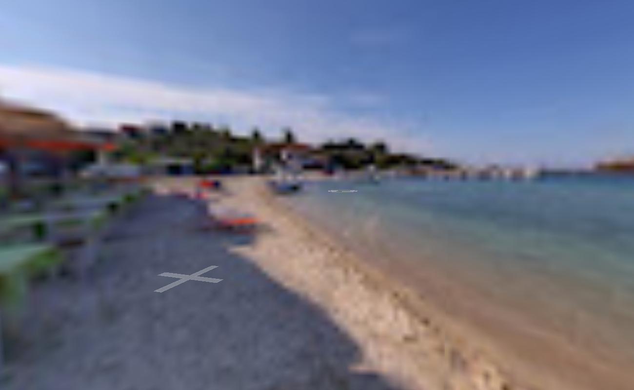 Latoura beach IV'in fotoğrafı ve yerleşim