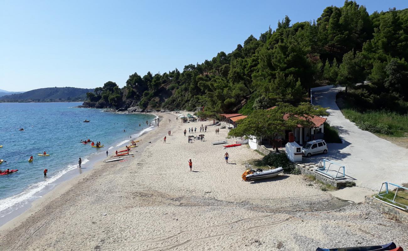 Paralia Ag. Nikolaos II'in fotoğrafı çakıl ile kum yüzey ile