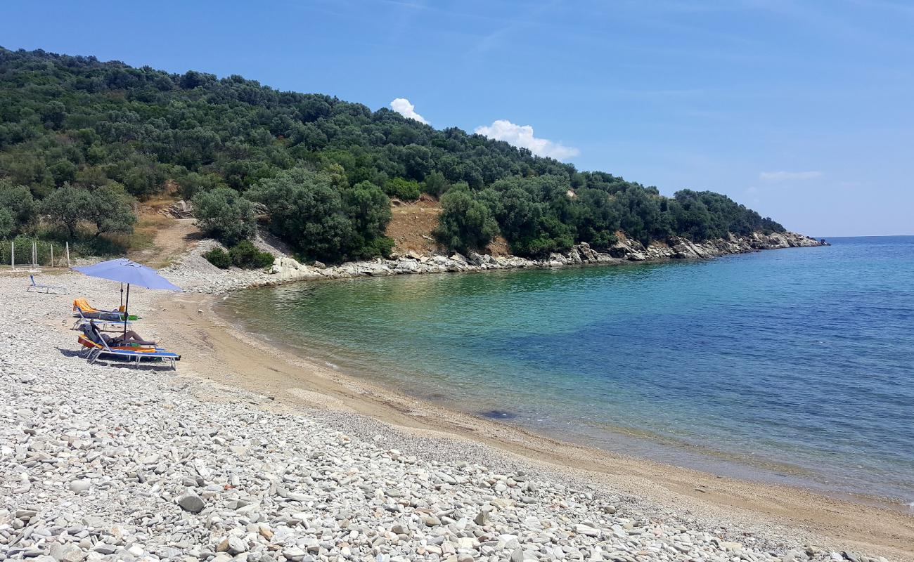 Coast Gerontokores IV'in fotoğrafı siyah kum ve çakıl yüzey ile