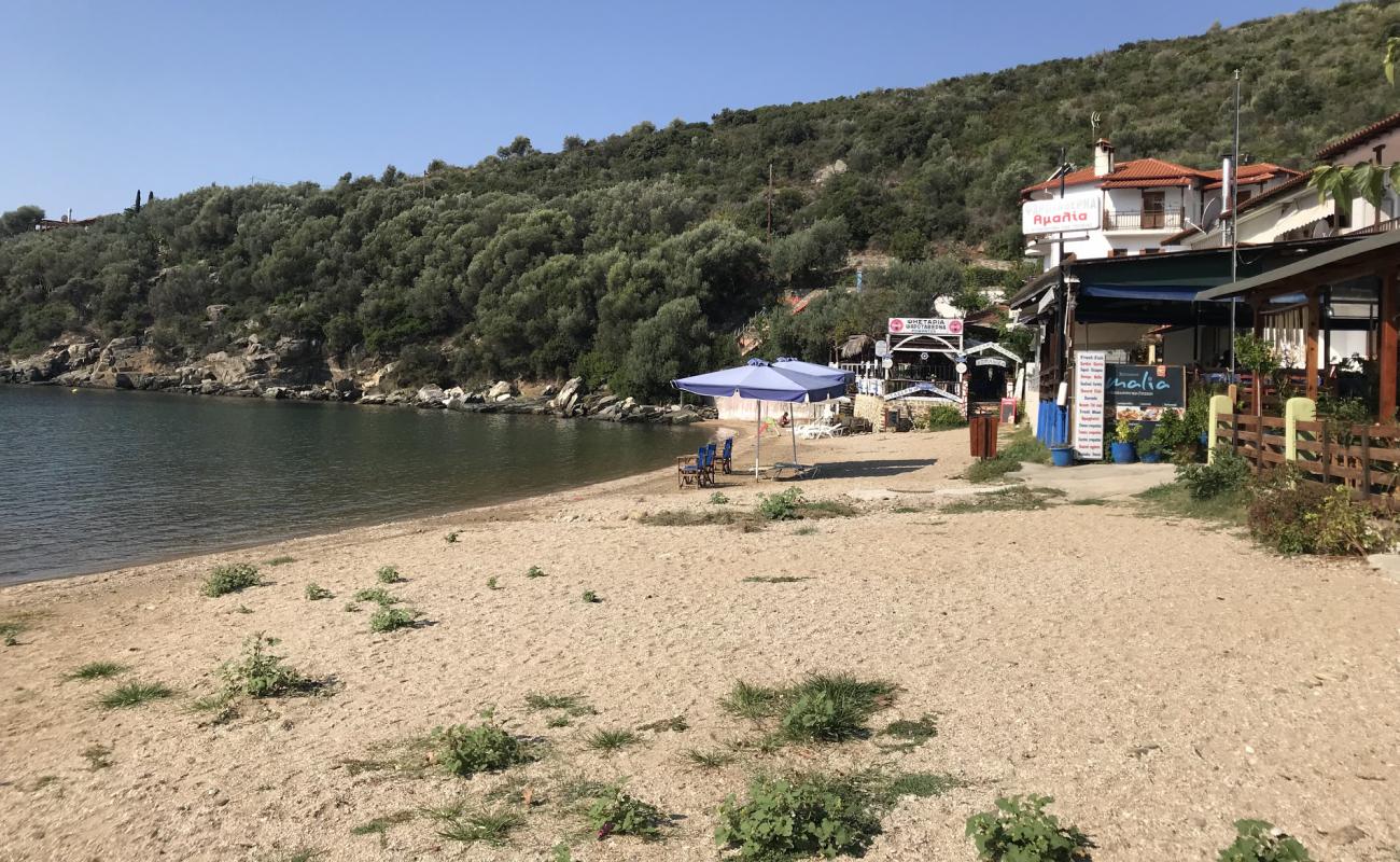 Paralia Kampos II'in fotoğrafı siyah kum ve çakıllar yüzey ile