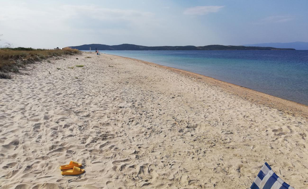 Xiropotamos beach'in fotoğrafı parlak kum yüzey ile