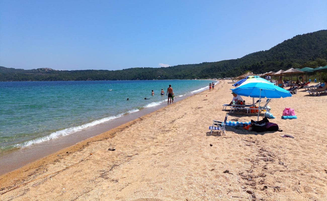 Komitsa Beach'in fotoğrafı parlak kum yüzey ile