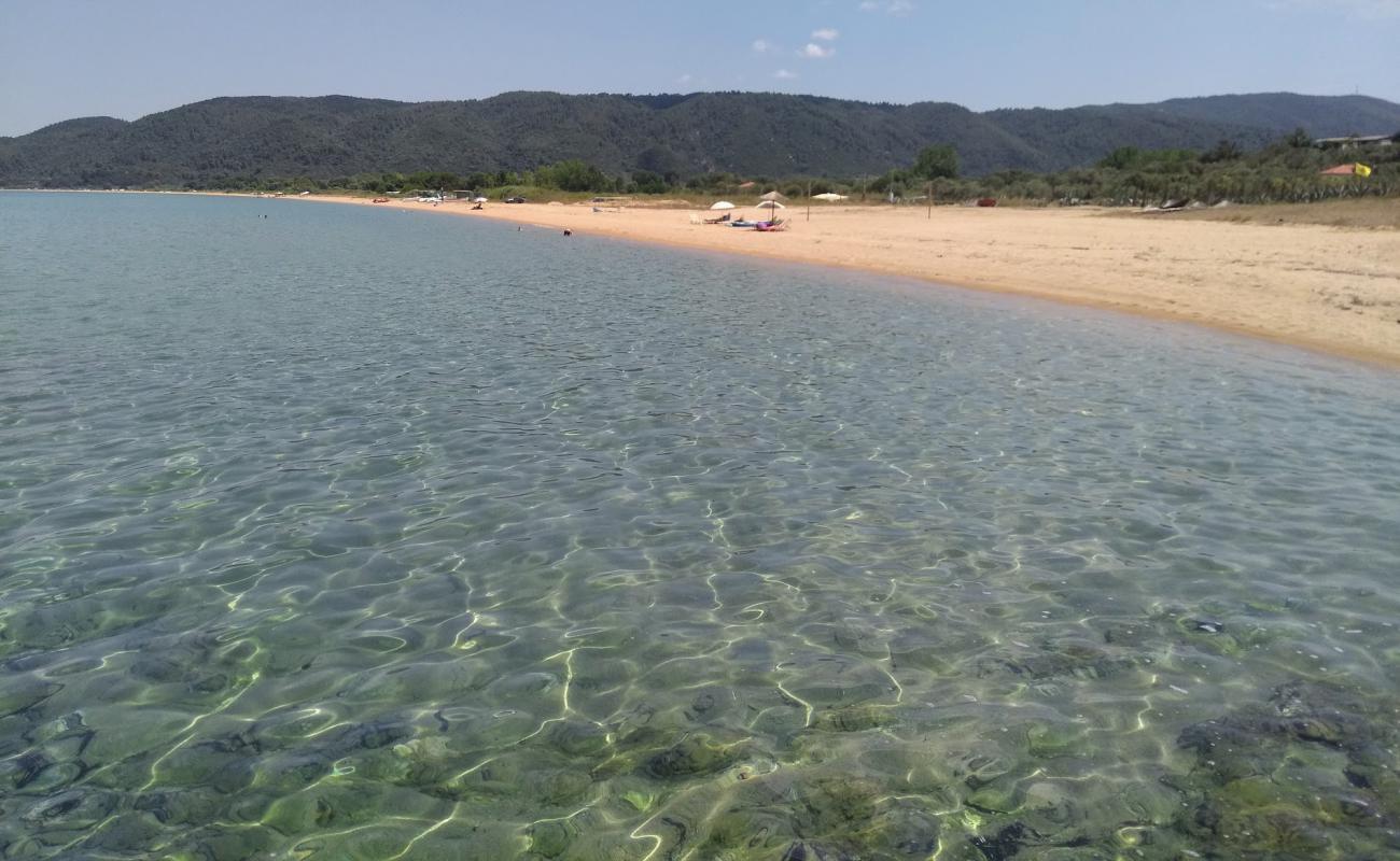 Koumitsa Beach'in fotoğrafı parlak kum yüzey ile