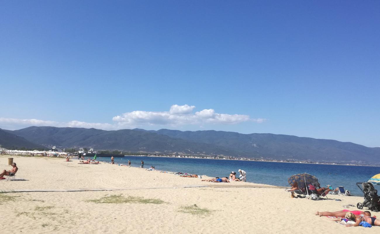 Lerissos Beach'in fotoğrafı açık bej kum yüzey ile