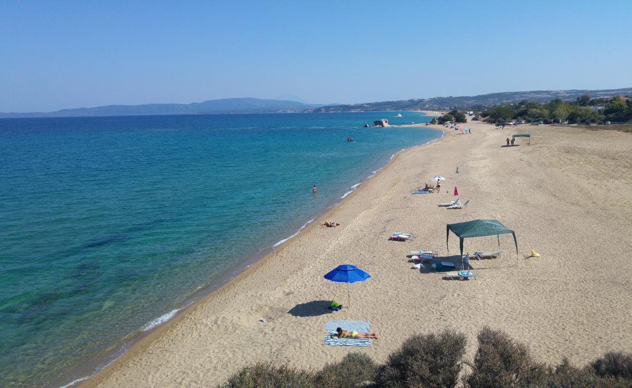 Kakoudia Beach'in fotoğrafı açık bej kum yüzey ile
