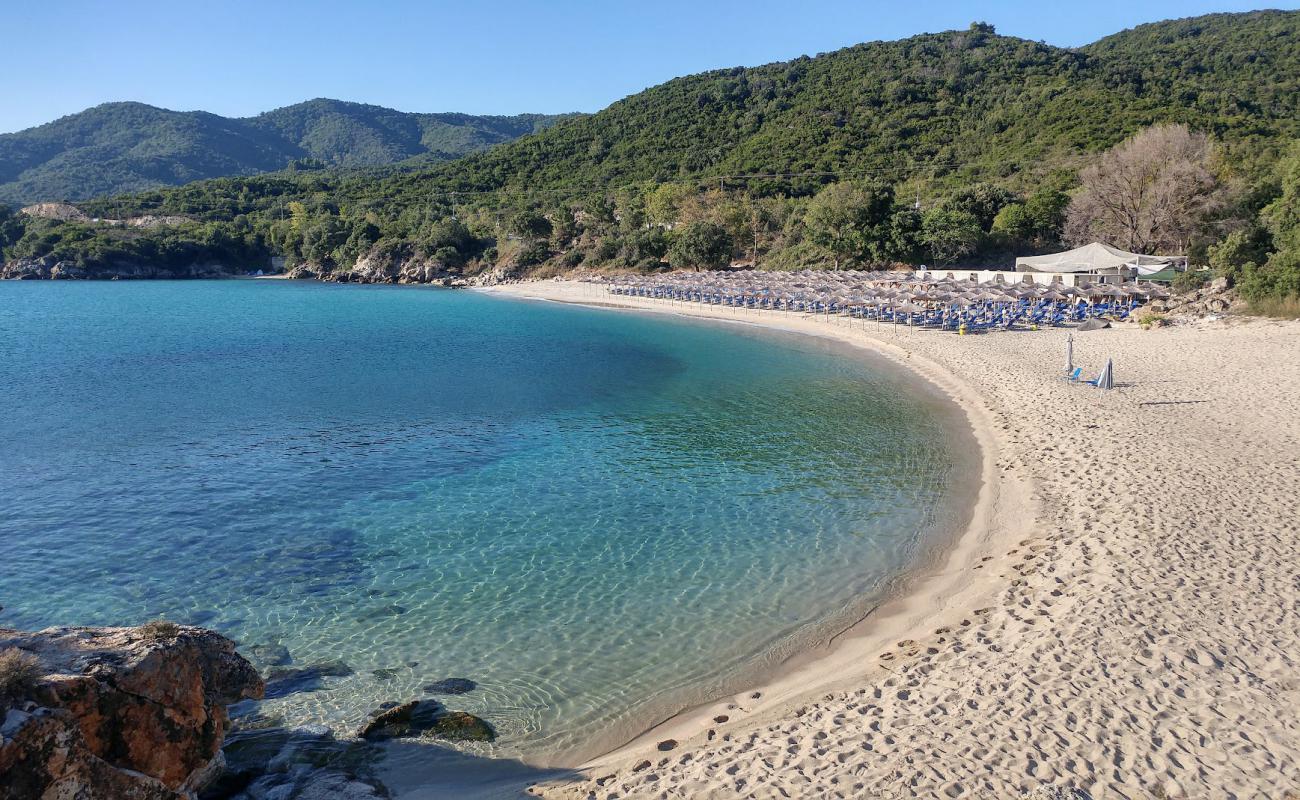 Proti Ammoudia Plajı'in fotoğrafı gri ince kum yüzey ile