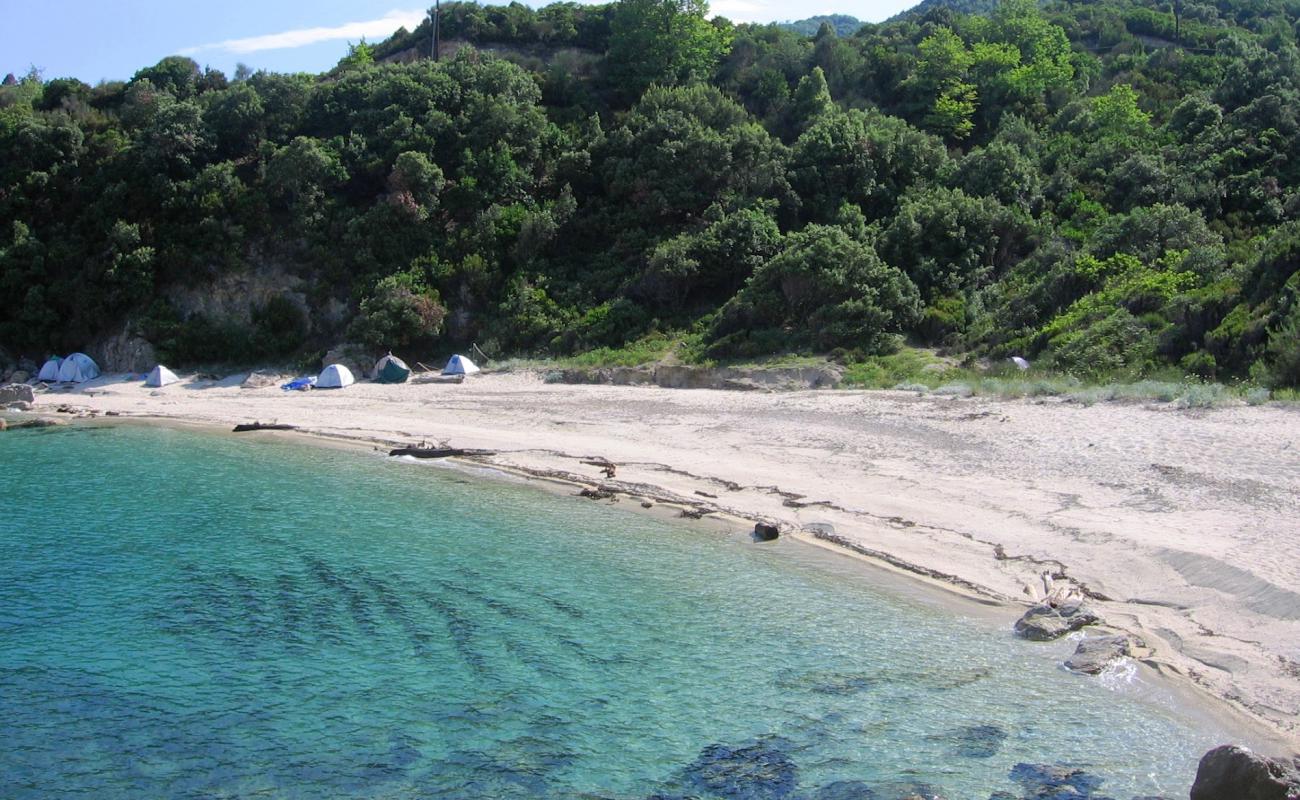 Kephalas'in fotoğrafı parlak kum yüzey ile