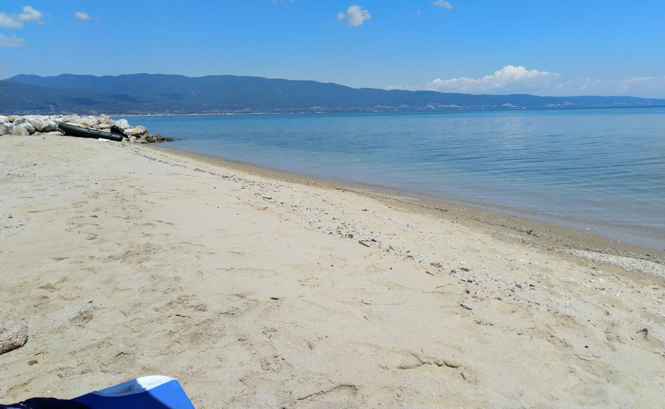 Milies Beach  II'in fotoğrafı parlak kum yüzey ile